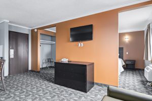 King Suite - Airport Travellers Inn & Suites