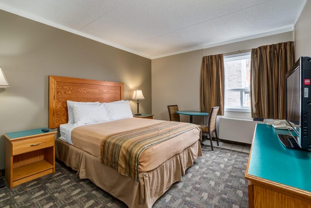 Airport Travellers Inn & Suites Queen Bed Room