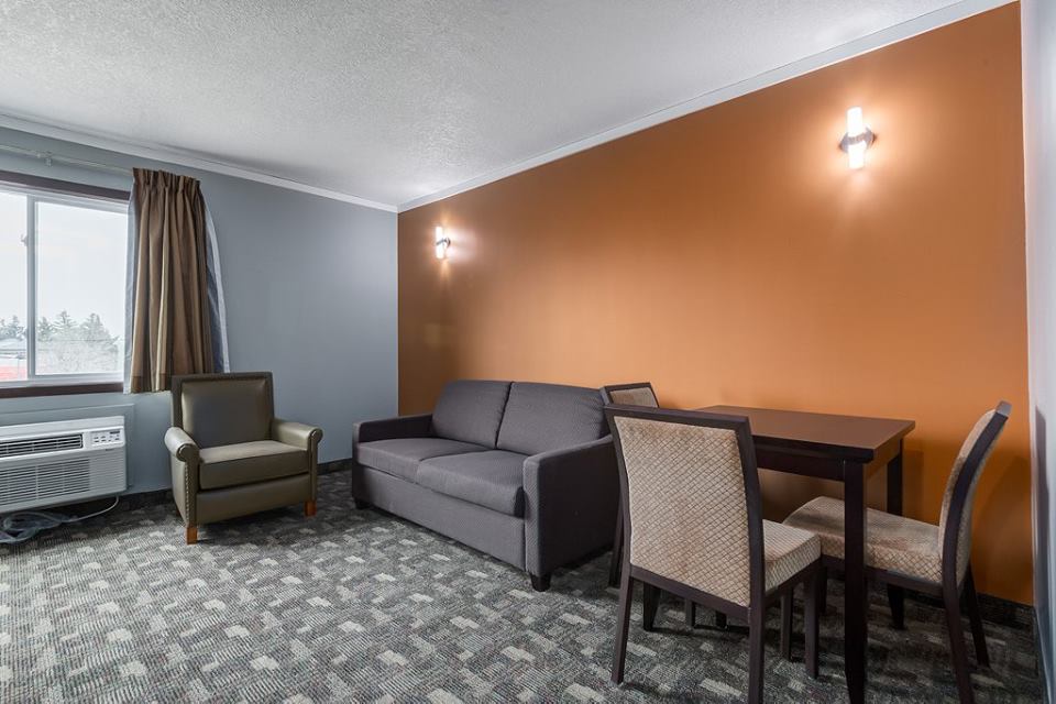 Sofabed in King Suite - Airport Travellers Inn & Suites