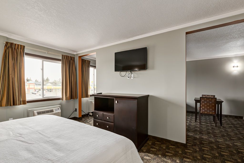 King Suite - Airport Travellers Inn & Suites